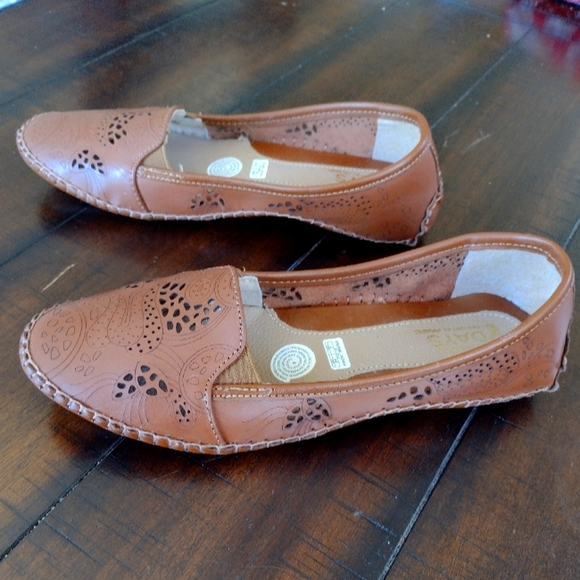 Cklass Women's Brown Leather Flats. - Picture 1 of 5
